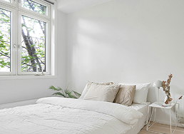 фиолетовый цвет в гостиной